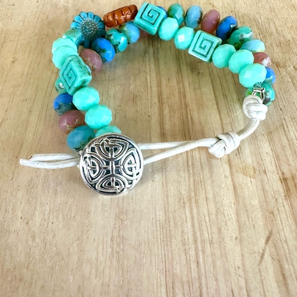 Hand crafted bohemian beaded bracelet blue beads handmade - Picture 3 of 6